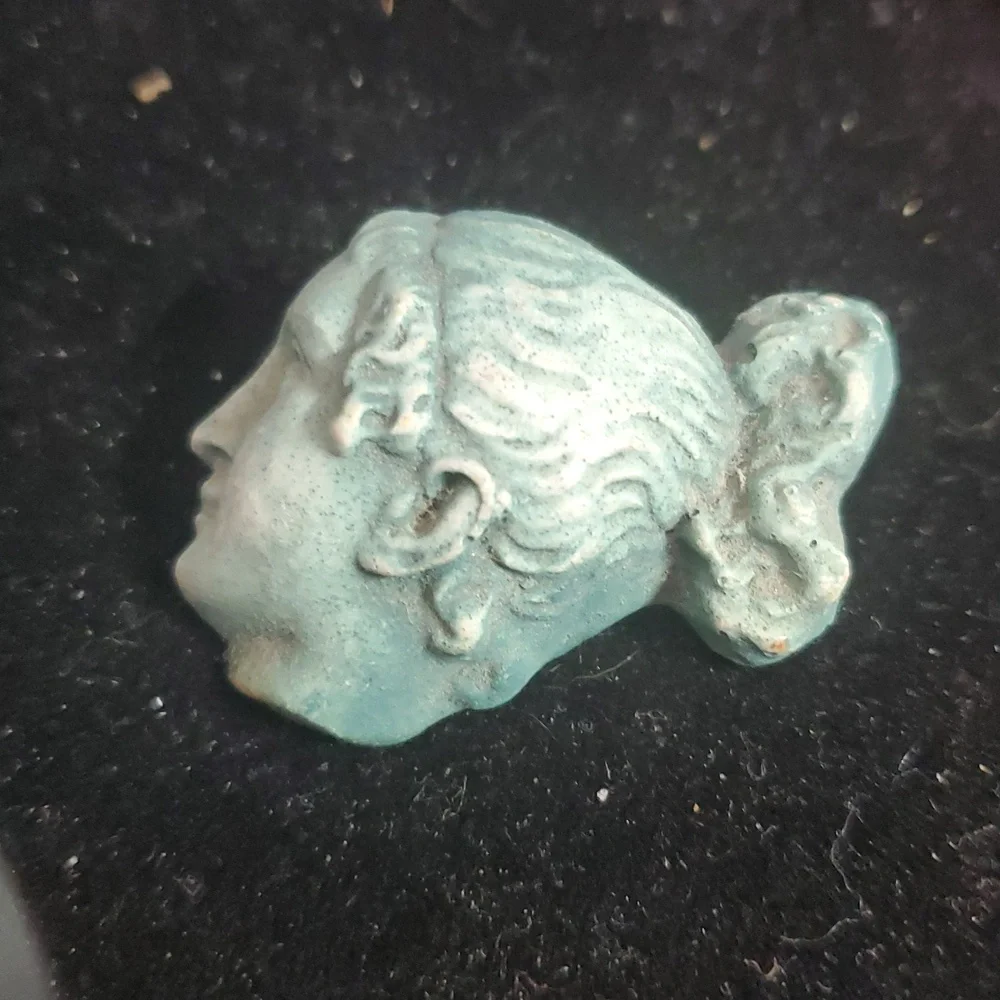 Vintage Style Cameo Brooch Set DA54